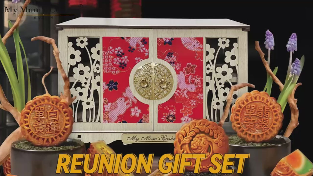 B. Reunion Mooncake Gift Set (4 pcs X 180g). FOC 2 pcs of MSW per order. (While stocks last)